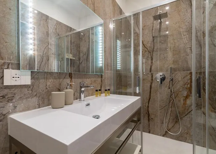 Shopping District - Station - Two Appartamento *