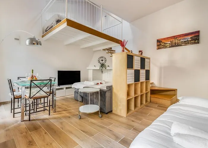 Sant Ambrogio-centre Of The Town-castle 1min-duomo4 Min Milán