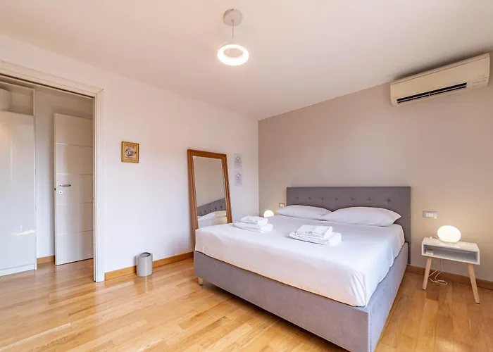 Lejlighed 10' Navigli, Penthouse With Panoramic View