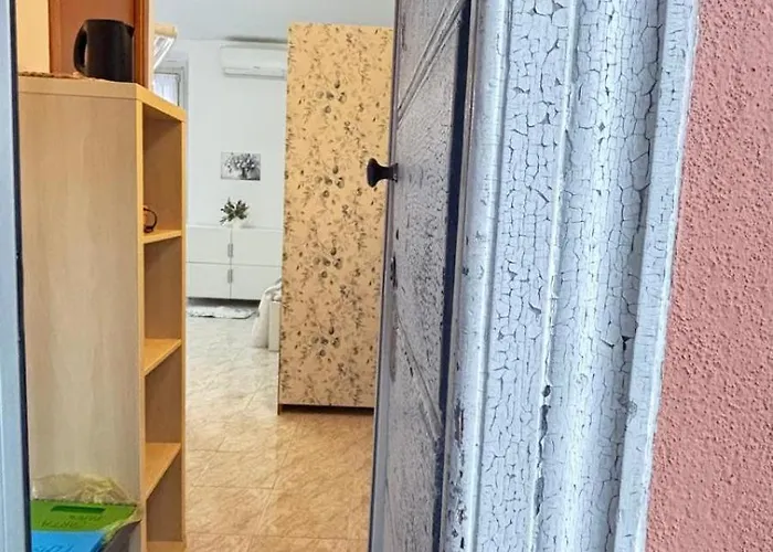 Angolo Verde, Metro Dergano * ميلان