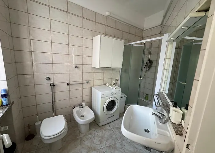 Entire Private 12 Minutes From Duomo Lejlighed