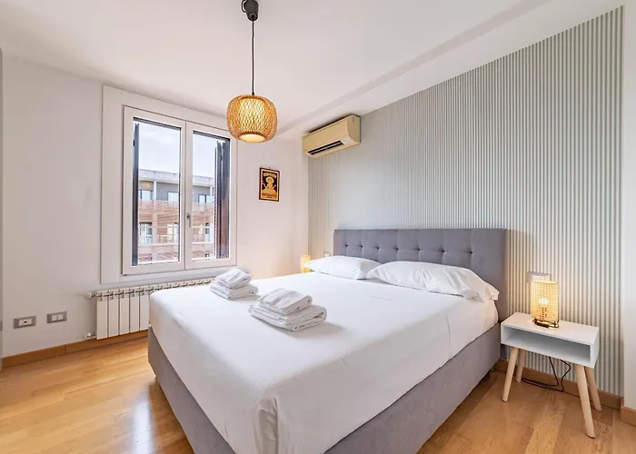 10' Navigli, Penthouse With Panoramic View Milano