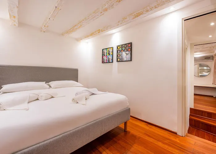 Elegant Nest - Close To Duomo 아파트 밀라노