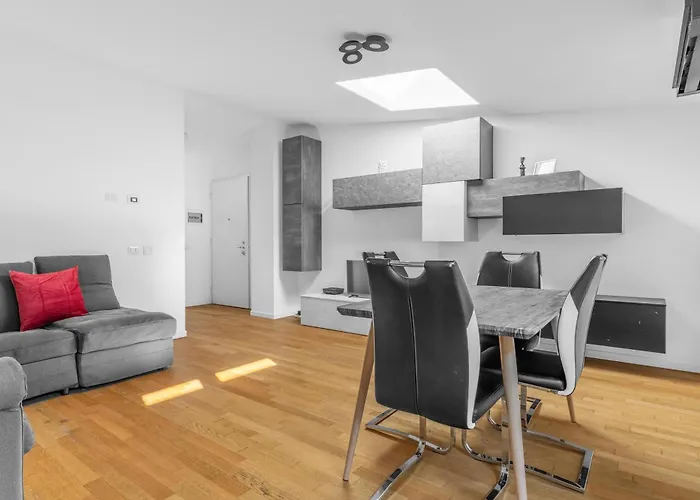 شقة Attico Con Vasca, Posto Auto E Metro Sotto Casa *