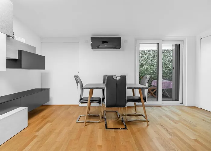 شقة Attico Con Vasca, Posto Auto E Metro Sotto Casa