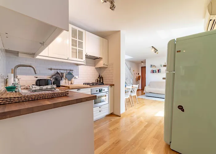 10' Navigli, Penthouse With Panoramic View Lägenhet *