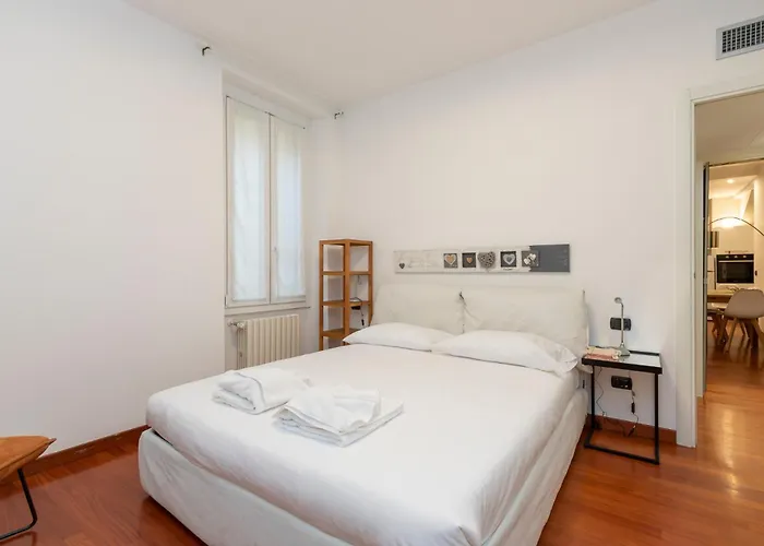 I-host - Ripa Navigli