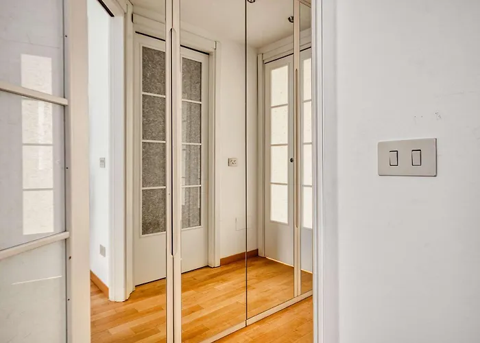 Modern 1 Br Near Gae Aulenti *