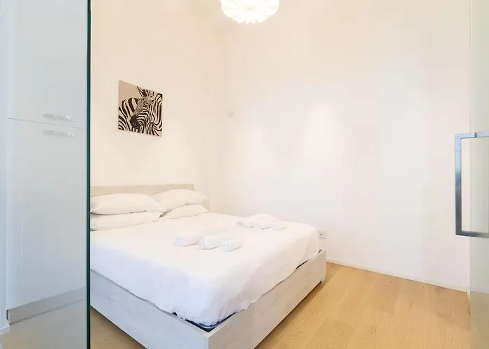 Shopping District 5 Apartment Milan