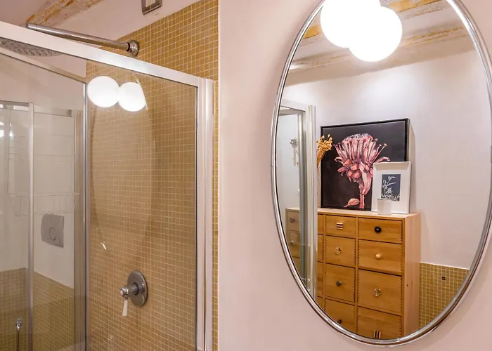 Elegant Nest - Close To Duomo Apartment