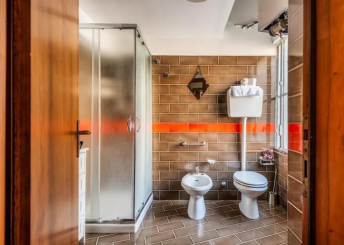 Sant Ambrogio-centre Of The Town-castle 1min-duomo4 Min * Milán