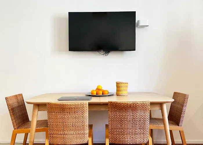 Elegant Center Apartment