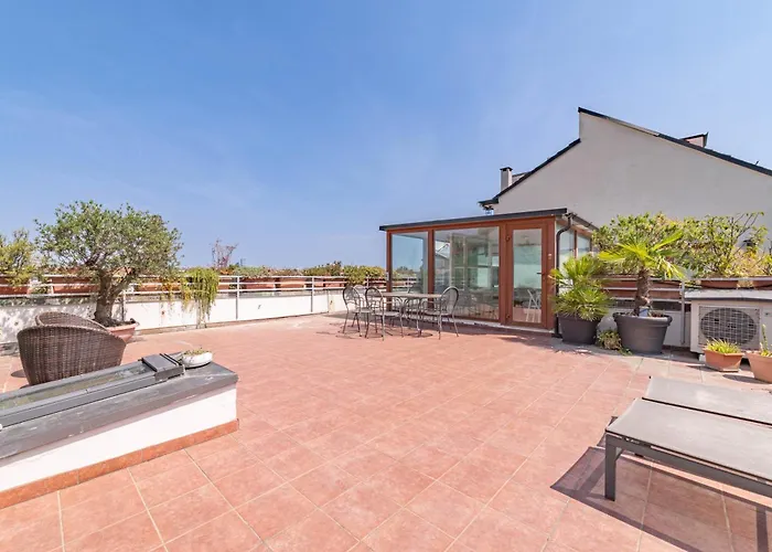 10' Navigli, Penthouse With Panoramic View Lägenhet