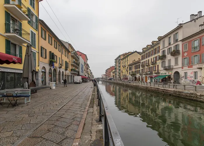 I-host - Ripa Navigli *