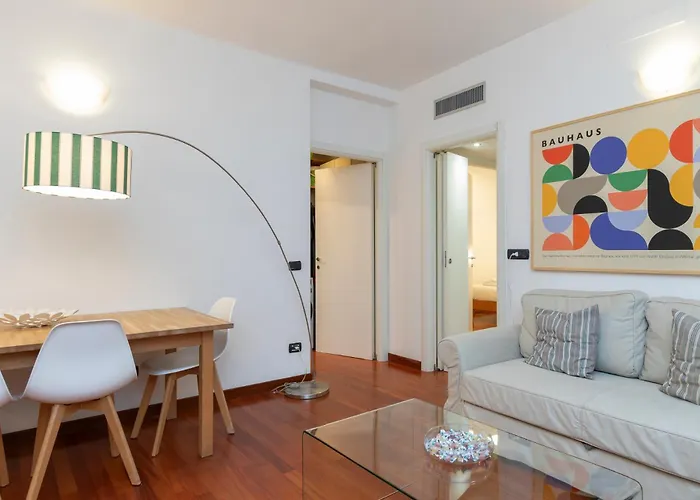 I-host - Ripa Navigli *