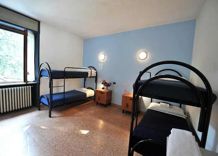 오스텔로린다 호스텔 *