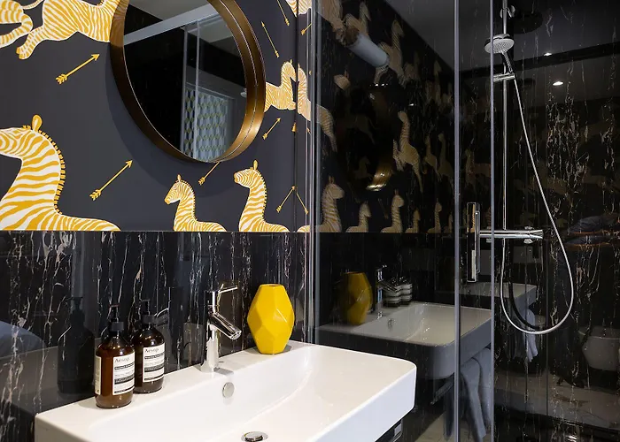 Zebra Naviglio بيت ضيافة 4*