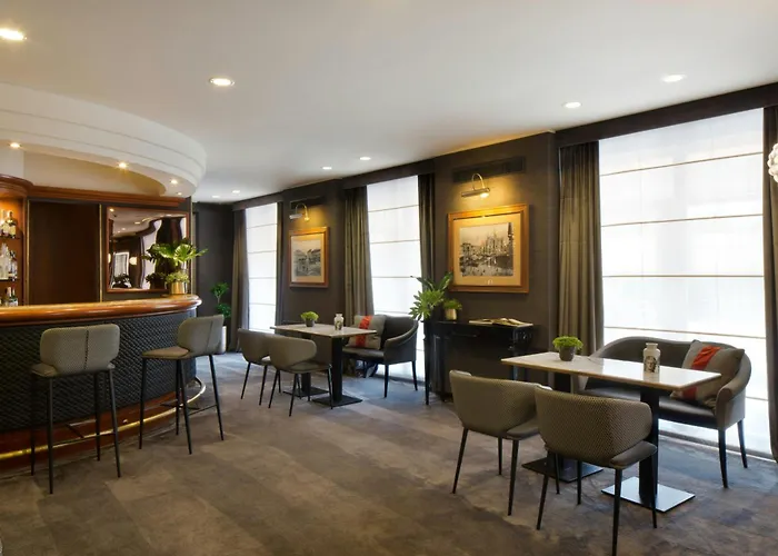 Starhotels Tourist מלון 4*