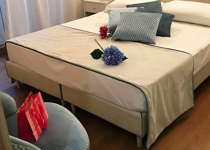 Flowers בית הארחה