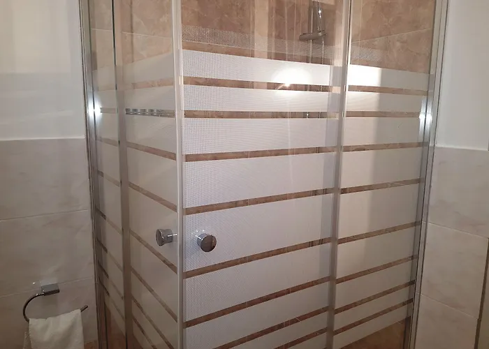 Flowers בית הארחה