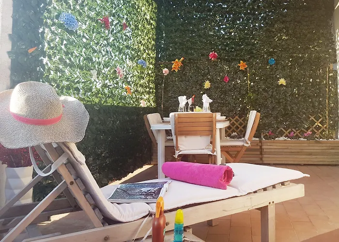 Flowers בית הארחה 3*