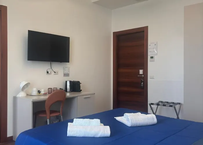 Enjoy Skyline בית הארחה 4*