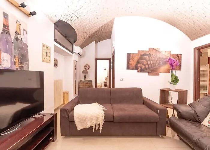 The Wine Cave, Spacious 2Bdr 100Sqm Apartment, Steps From Milano Centrale, Ideal For Large Families And Groups - Strong Wifi * Milán