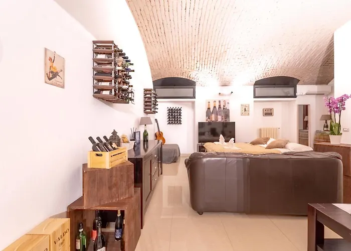 Apartamento The Wine Cave, Spacious 2Bdr 100Sqm Apartment, Steps From Milano Centrale, Ideal For Large Families And Groups - Strong Wifi