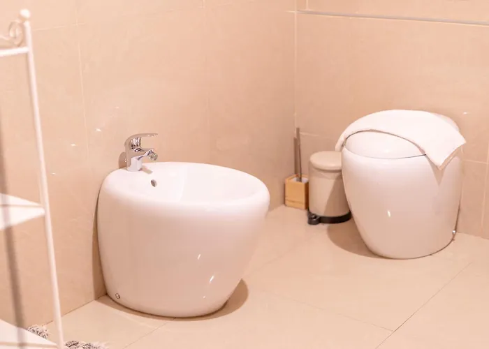 The Wine Cave, Spacious 2Bdr 100Sqm Apartment, Steps From Milano Centrale, Ideal For Large Families And Groups - Strong Wifi *