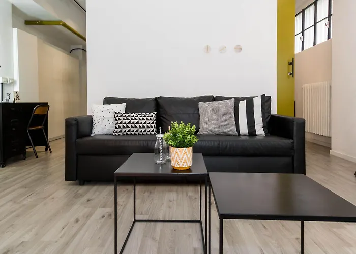 アパート Joivy Exclusive For 4 In Navigli Near Parks ミラノ