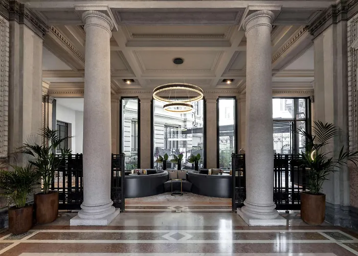 Отель Palazzo Touring Club Milan, A Radisson Collection