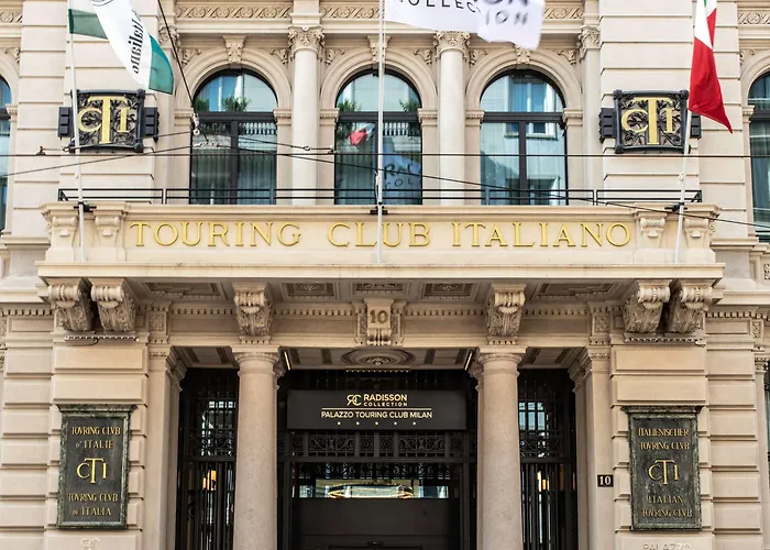 Отель Palazzo Touring Club Milan, A Radisson Collection Милан