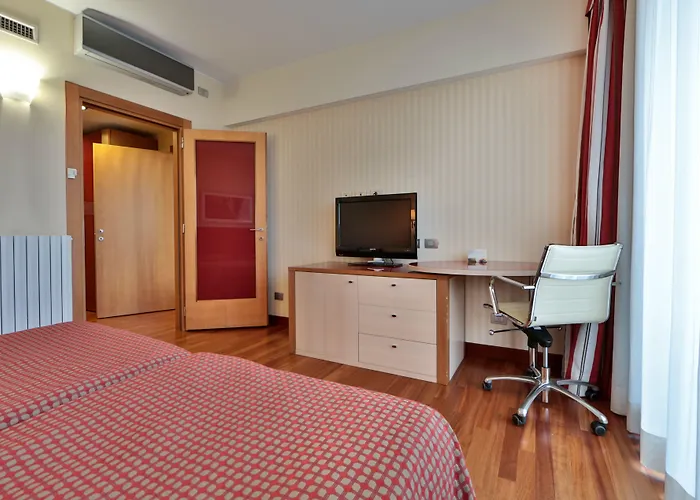 Atahotel Quark فندق