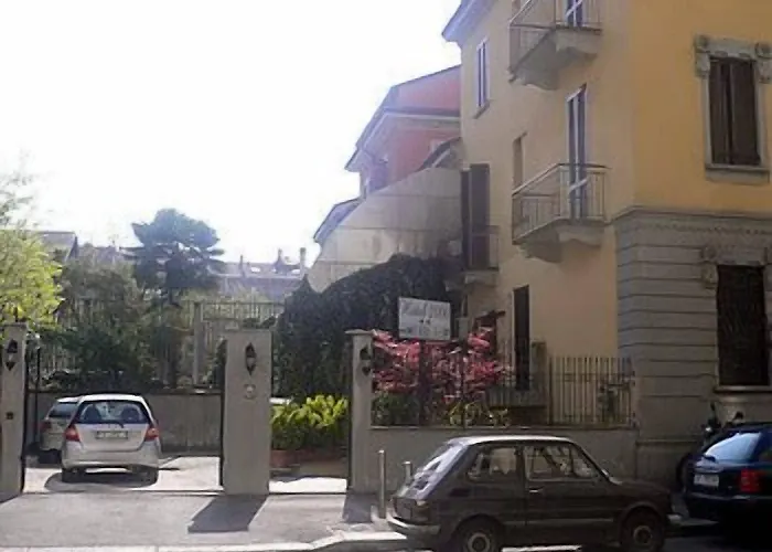 Hotel2000 מלון 2*