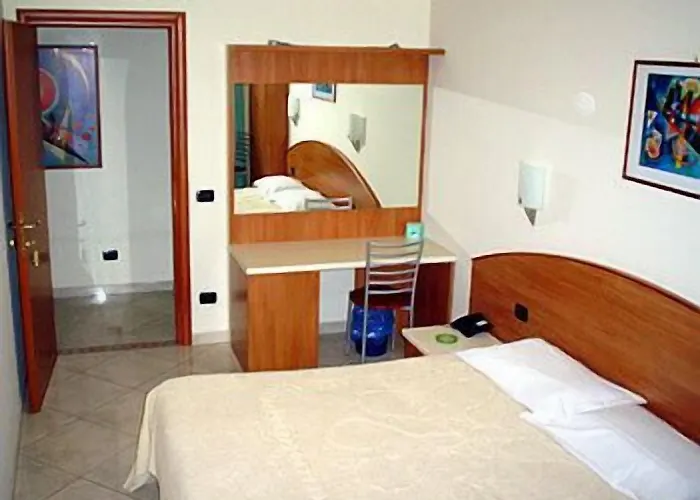 Hotel2000 מלון 2*