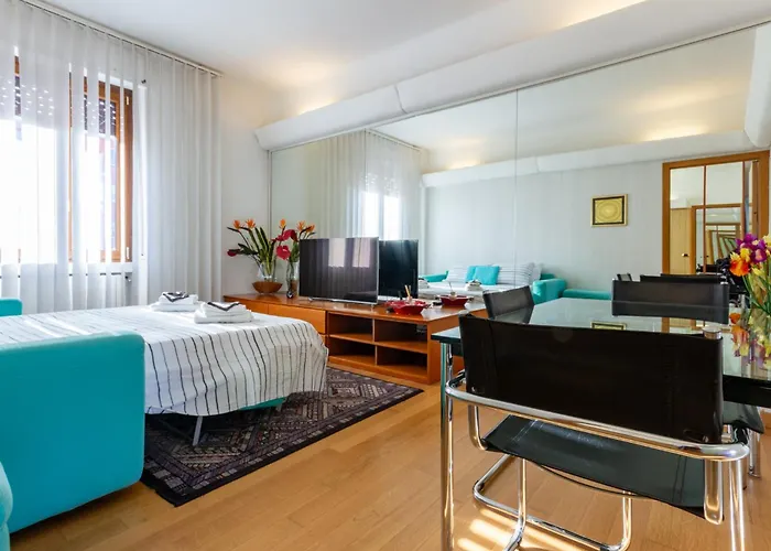 The Metropolitan Cozy Near Duomo + Wifi Apartament