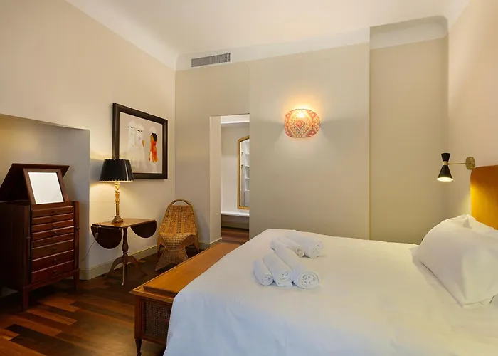 Elegant Historic On A Tree-lined Avenue Near Cadorna Station And Last Supper