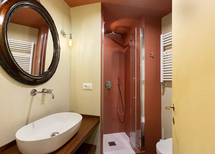 Elegant Historic On A Tree-lined Avenue Near Cadorna Station And Last Supper