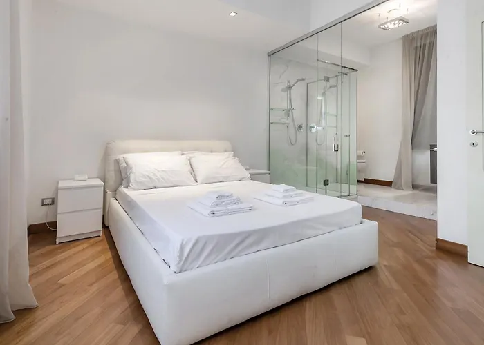 San Babila Executive - Discover The Historic Centre Of דירה *