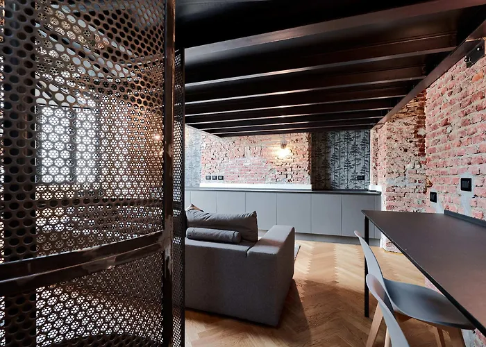 Isola Stylish Loft In *