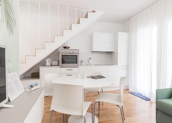 Italianway Easy - Ciro Menotti 18 * Milaan