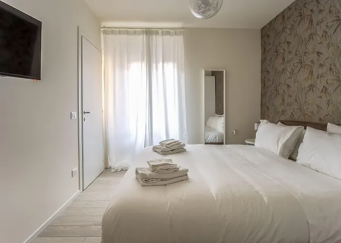 Italianway - The B Village New * Milan