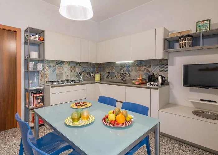 Bnbutler - Stromboli, 22 - Ampio, Luminoso Ed Elegante * Milan