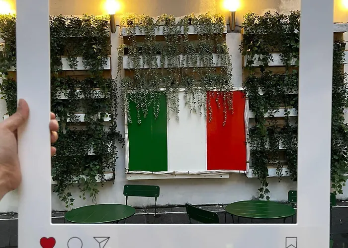 Lion & Youth Hostel *