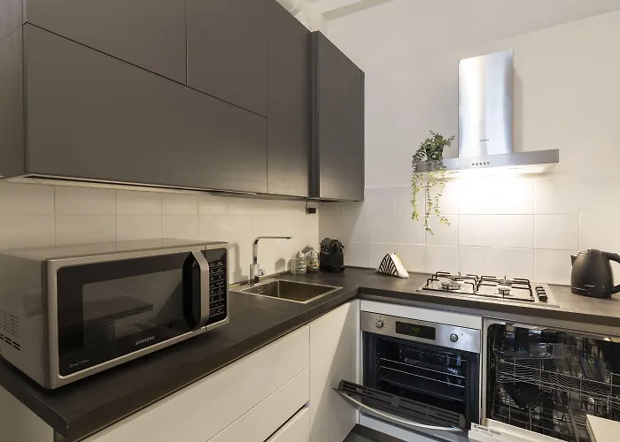 Just Sant'agostino Daire *