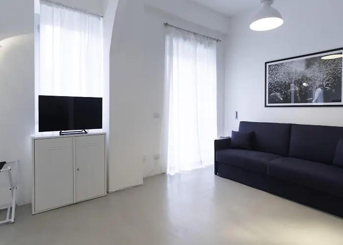 Italianway - Piazza Niccolo Tommaseo 2a