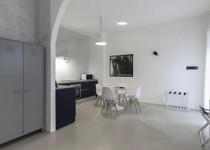 Italianway - Piazza Niccolo Tommaseo 2a