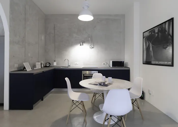 Italianway - Piazza Niccolo Tommaseo 2a *