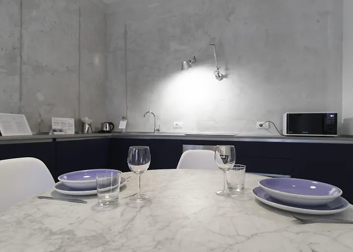 Italianway - Piazza Niccolo Tommaseo 2a * Mailand