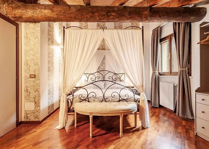 Design With Parking Navigli Area * Milano